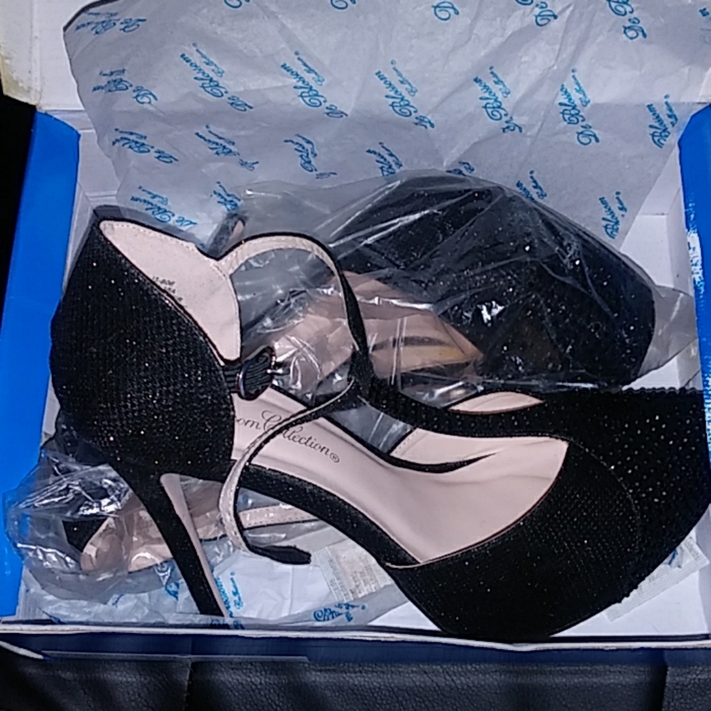 I am selling these beautiful 👠